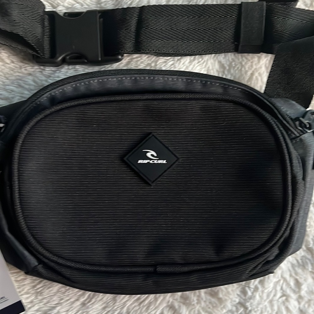 New Rip Curl Bag - Picture 3 of 3